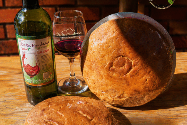 Vinos artesanales y tortas de arracacha, ahuyama, zanahoria, Asomonita lácteos parque principal Cajamarca Tolima